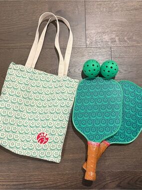 NWT LE Chick-Fil-A Pickleball Set With 2 Paddles, Canvas Tote Bag, and 2 Balls